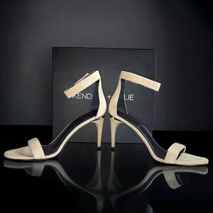 Kendall & Kylie beige suede Madelyn high heels sandals